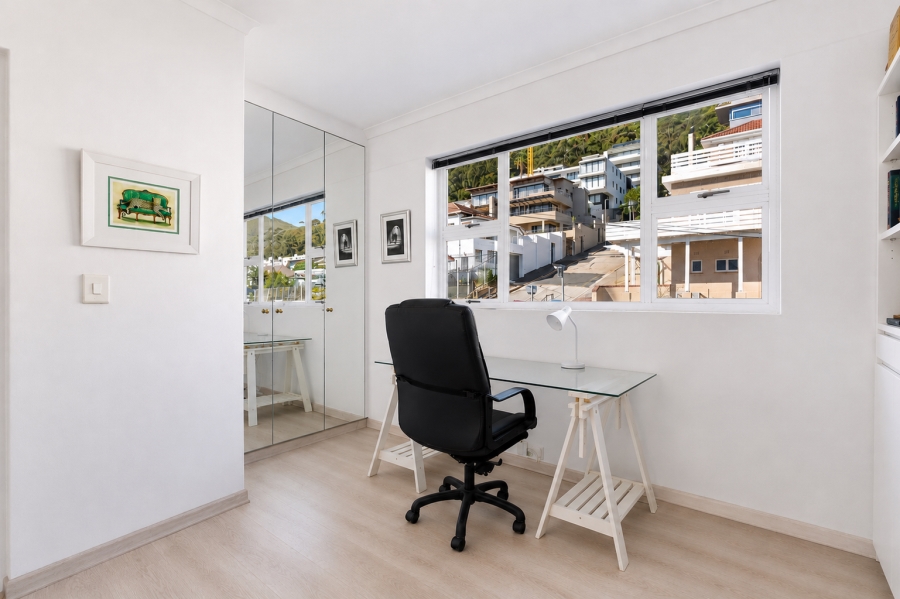 3 Bedroom Property for Sale in Sea Point Western Cape